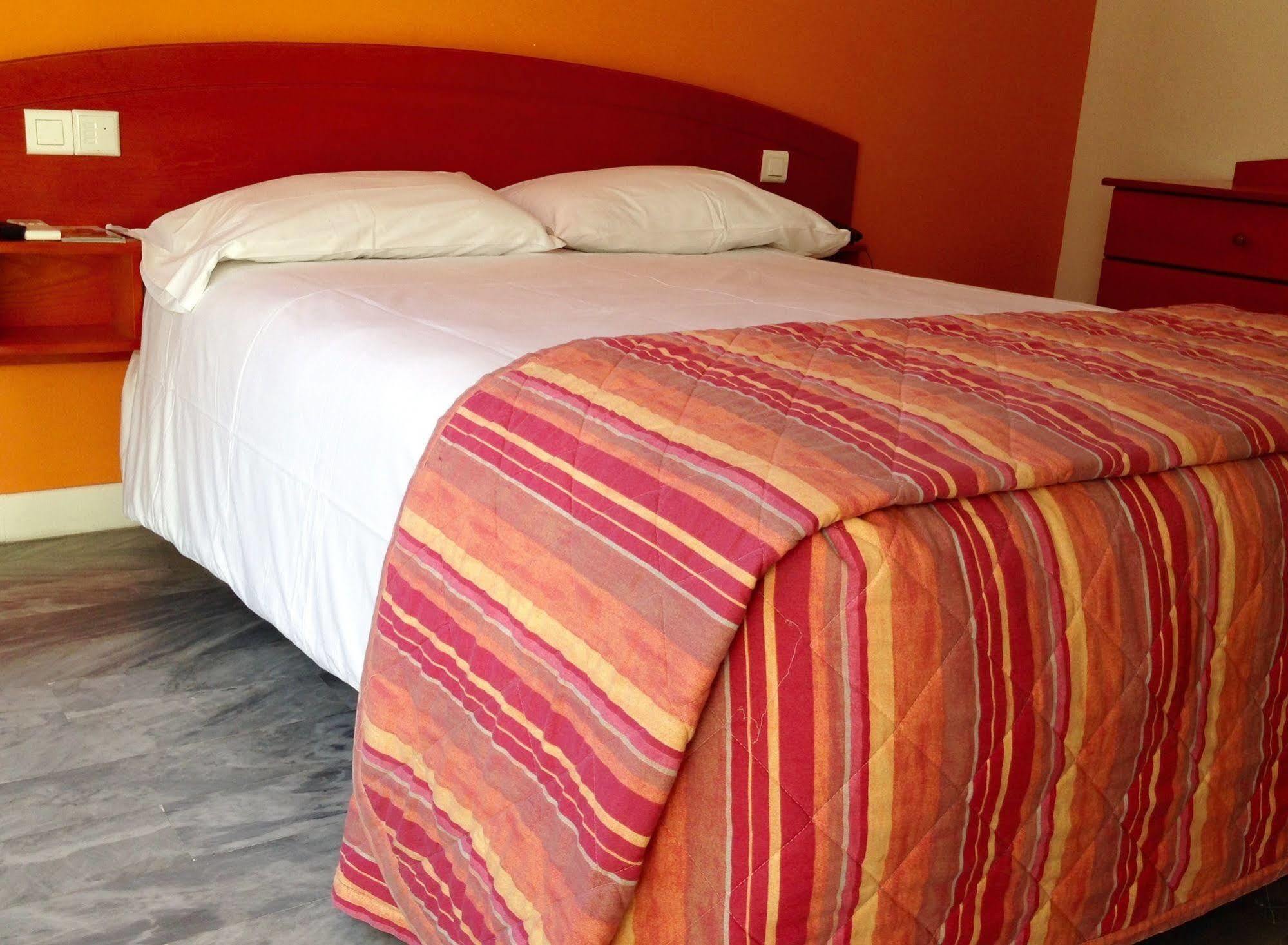 Hotel Amerique - Piscine&parking - 3*